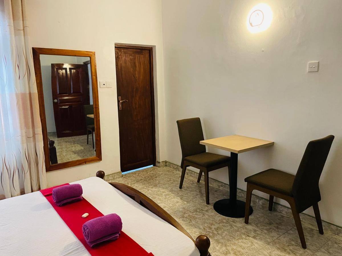 Ivana Homestay Kandy Zewnętrze zdjęcie